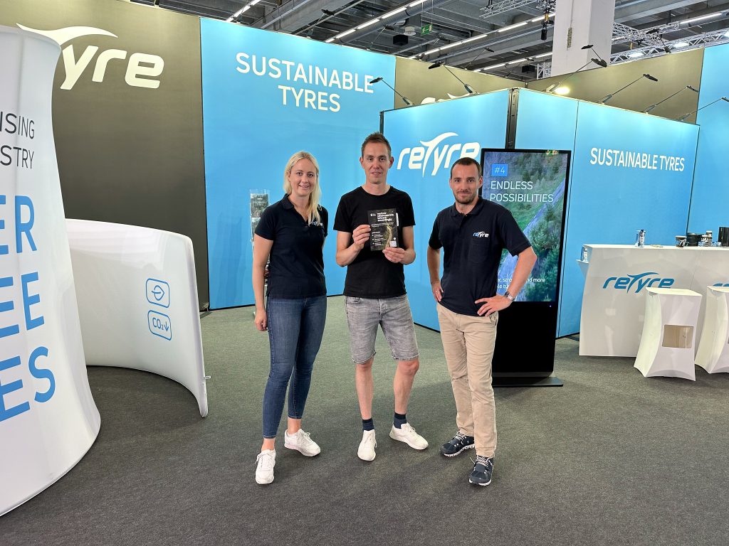 Erik Broonsvort and reTyre team chatting about sustainable future of cycling at Eurobike 2023